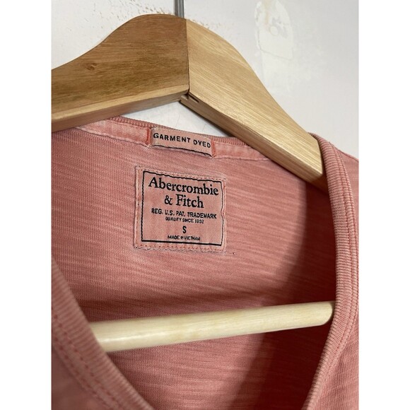 Abercrombie & Fitch Men's TShirt Small Dusty Rose Pinkish Fish Graphic - Picture 3 of 6